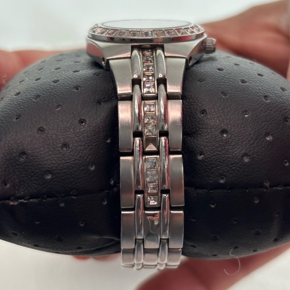 Relic Silver Watch with Elegant Design and Crystal Accents - Picture 6 of 8